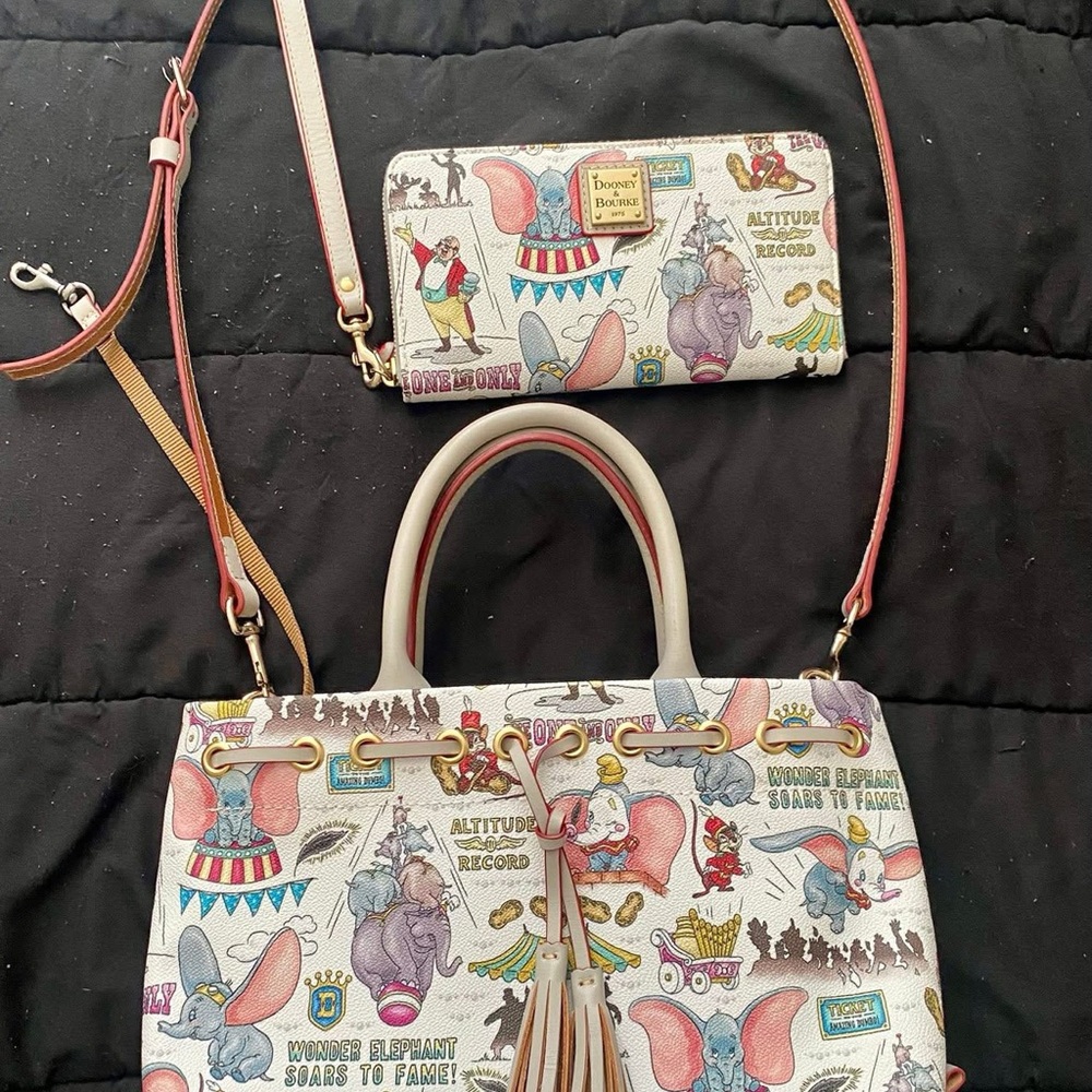 Dooney & Bourke Cream Shoulder Bag with Classic Trim